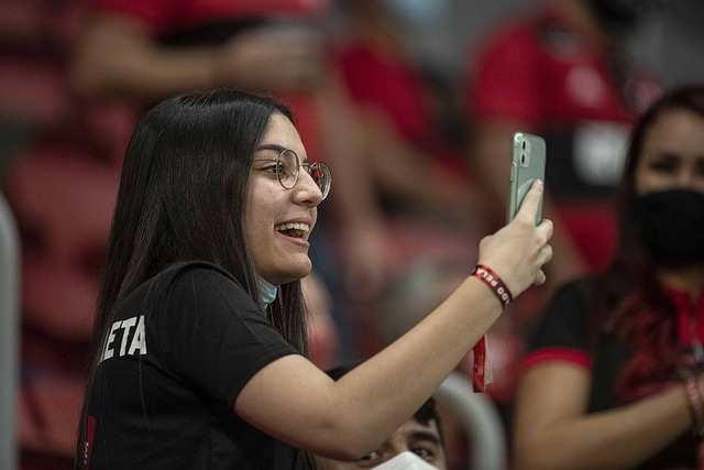 并要求所有 并要求所有